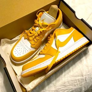 COPY - Air Jordan 1 low - brand new - Men’s size 11 white/pollen